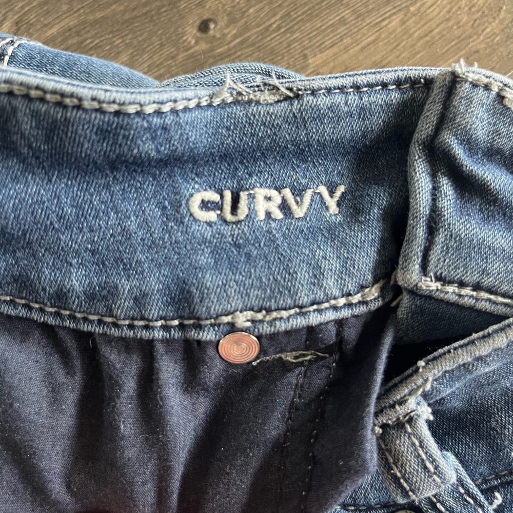 🎀VANITY! 👖 - Picture 3 of 4